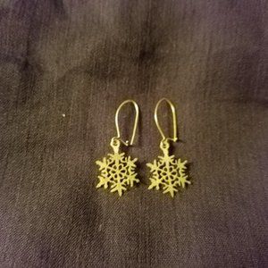 Holiday Jewelry - Vintage Snowflake Pierced Earrings